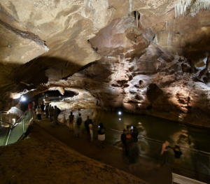 visite-des-grottes-de-lacave-lot-tourisme-a-leconte-220825-110042