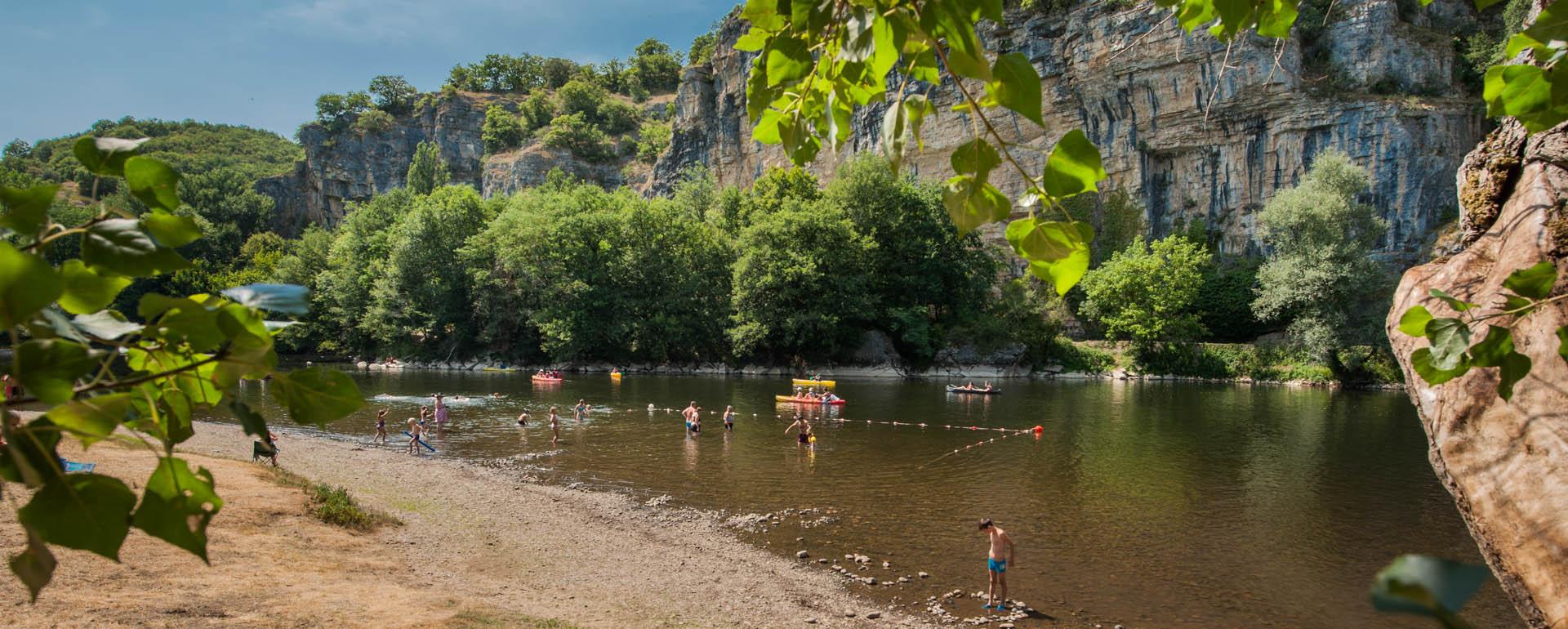 Baignade dans la Dordogne © Lot Tourisme / C.Ory