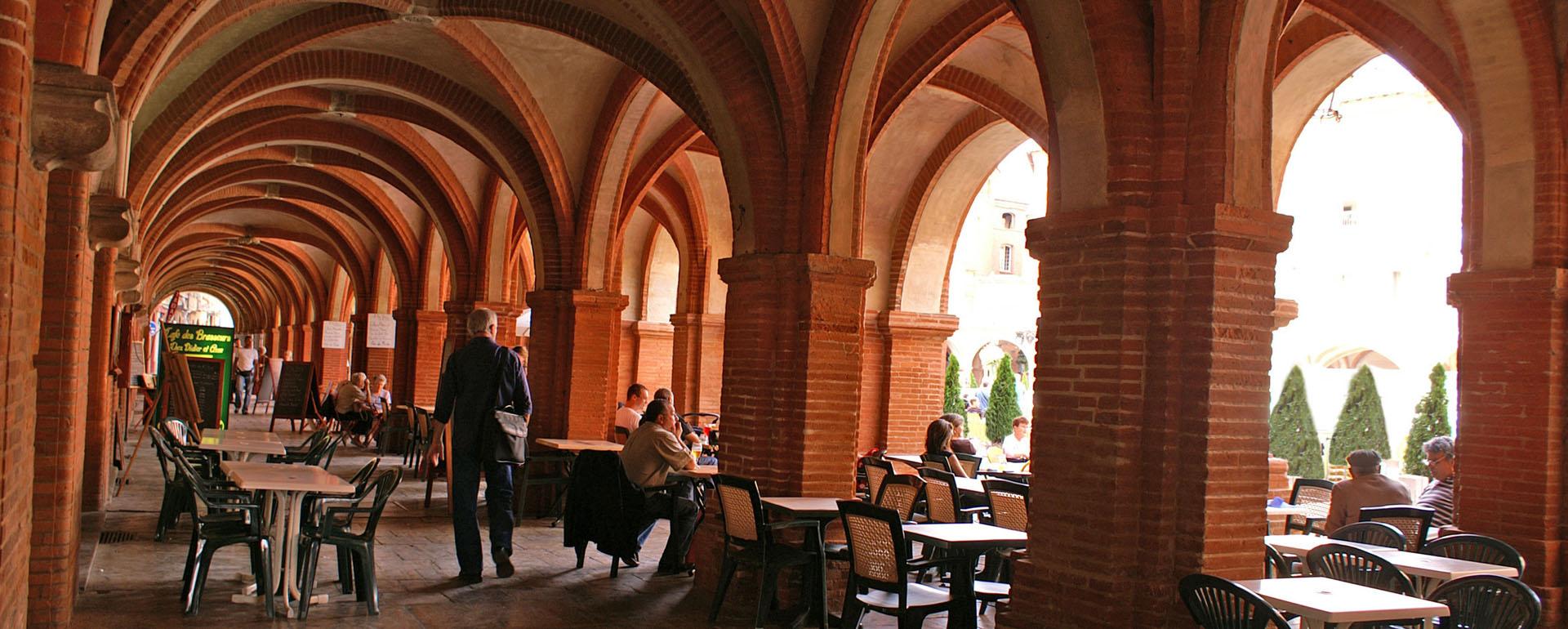 Les arcades de la place Nationale